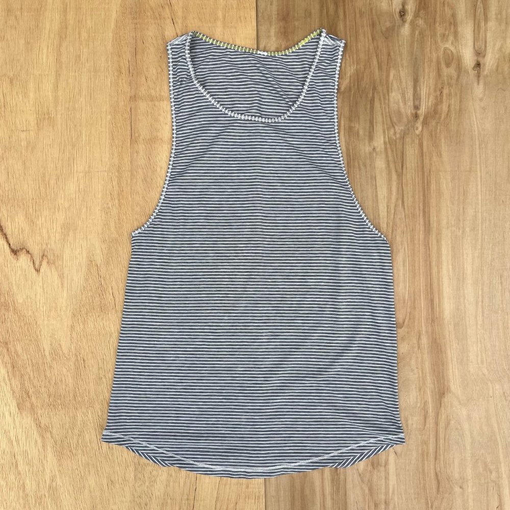 LULULEMON Women’s Gray Striped Scoop Neck Love Tank Top sz S